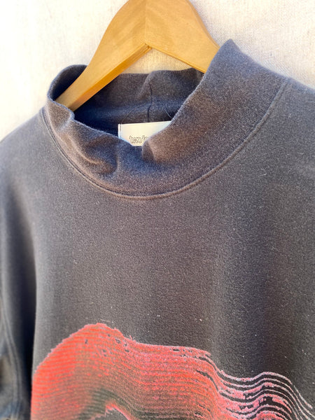 ZOOMED IN VIEW OF FRONT MOCK NECK.