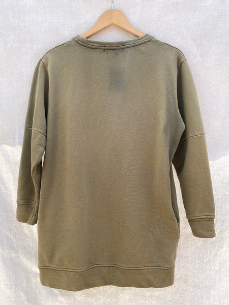 FULL VIEW OF BACK SWEATSHIRT IN FADED ARMY GREEN.