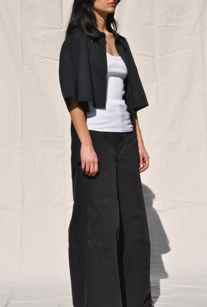BLACK HI-LO HEM SHIRT