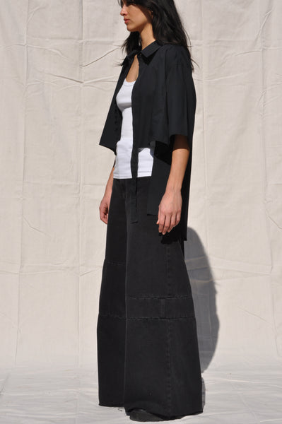 BLACK HI-LO HEM SHIRT