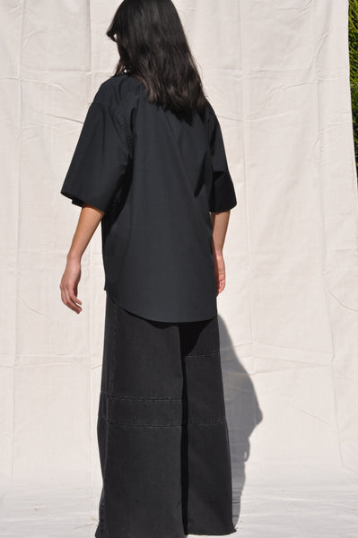 BLACK HI-LO HEM SHIRT