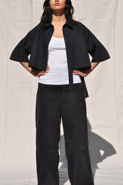 BLACK HI-LO HEM SHIRT