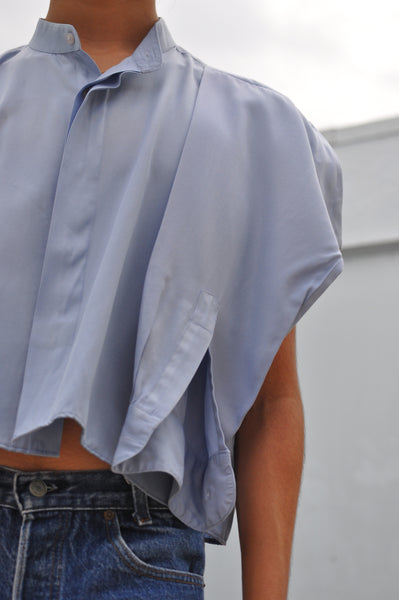 CLOSE UP IMAGE OF FRONT RECONSTRUCTED  BUTTON DOWN SHIRT.