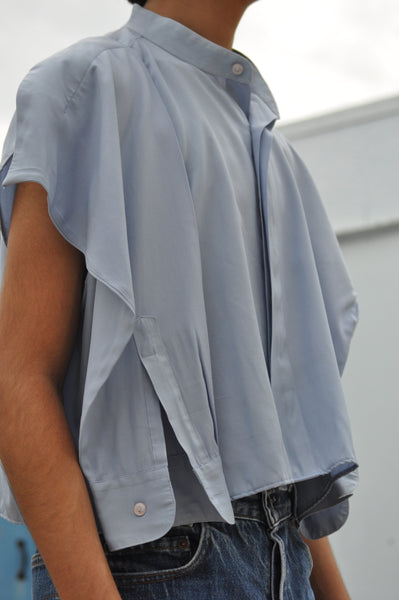 CLOSE UP IMAGE OF SIDE SLEEVES.