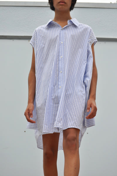 CLOSE UP VIEW OF OVERSIZED BUTTON DOWN SHIRT WITH SLEEVES CUT OUT