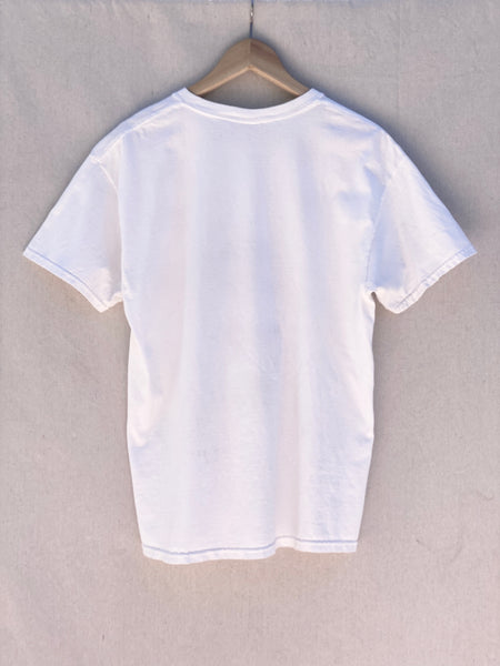 BACK IMAGE OF WHITE T-SHRT.