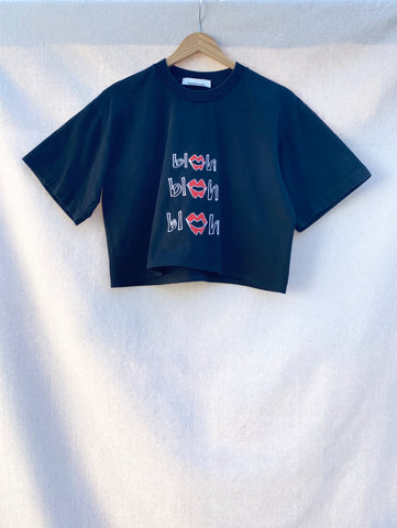 BLAH BLAH BLAH CROPPED BLACK TEE