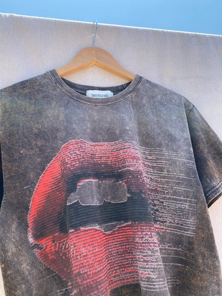 CLOSE UP VIEW OF MOUTH PRINT WITH RED LIPS.